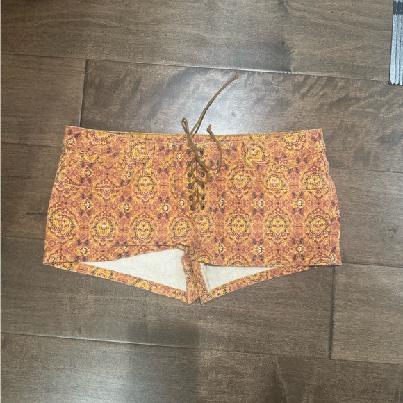 LF Pants - LF Patterned Shorts